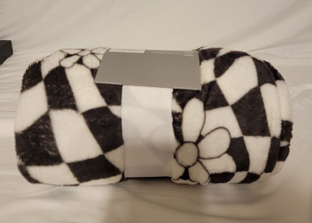 Oeko-Tek 50x60 Throw Black & White